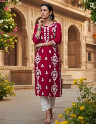 Floral embroidered round neck chikankari straight kurta 2