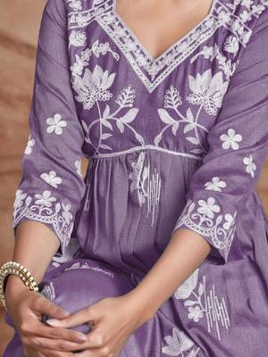 Women chikankari embroidery kurta 2