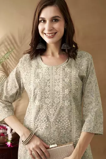 Cream-coloured ethnic motifs embroidered round neck thread work chanderi silk kurta