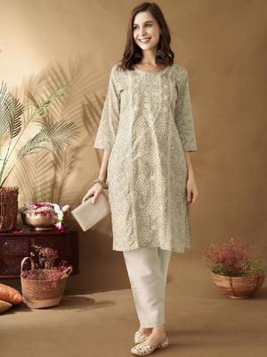 Cream-coloured ethnic motifs embroidered round neck thread work chanderi silk kurta 2