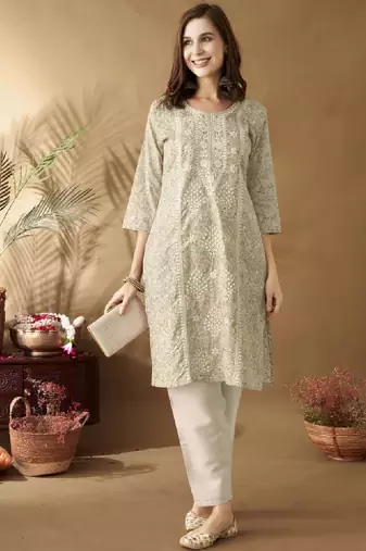 Cream-coloured ethnic motifs embroidered round neck thread work chanderi silk kurta