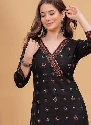 Women printed gotta patti floral kurta 1