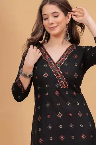 Women printed gotta patti floral kurta