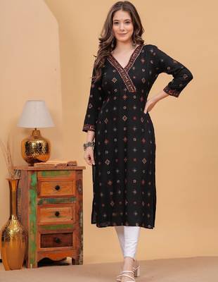 Women printed gotta patti floral kurta 2