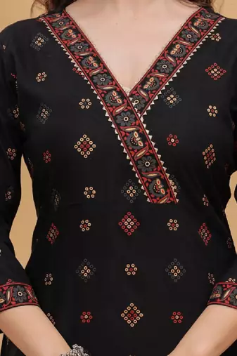 Women printed gotta patti floral kurta