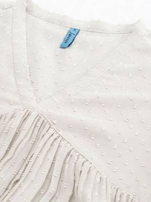 Women off white dobby chiffon self design flared kurta 2