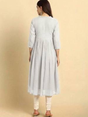 Women off white dobby chiffon self design flared kurta 4