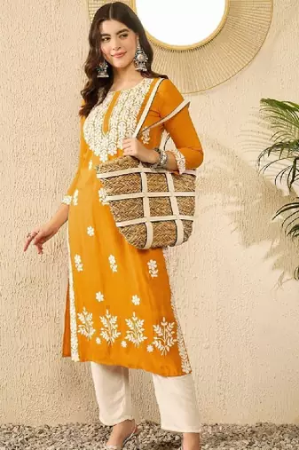 Floral embroidered round neck thread work straight kurta
