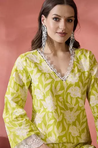 Black floral printed v-neck thread work pure cotton straight kurta