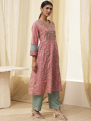 Women floral printed thread work kurta 3
