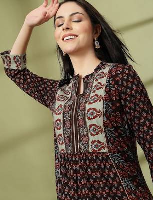 Floral printed mandarin collar stones detail a-line kurta 2