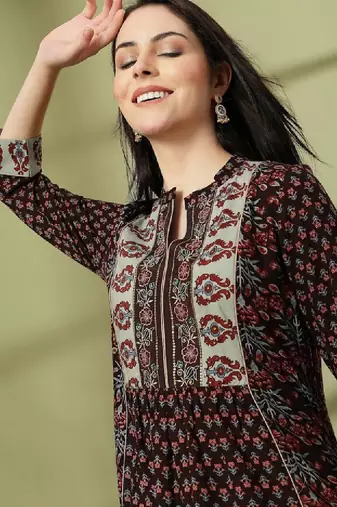 Floral printed mandarin collar stones detail a-line kurta