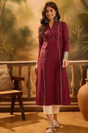 Striped embroidered mandarin collar straight kurta