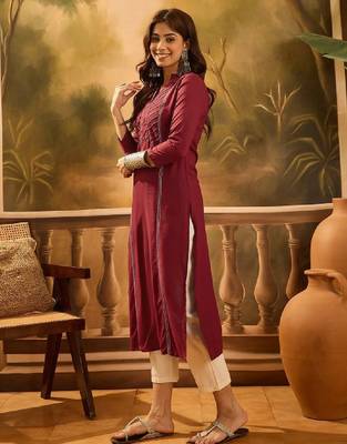 Striped embroidered mandarin collar straight kurta 3