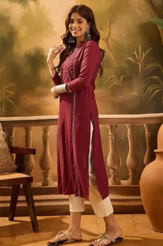 Striped embroidered mandarin collar straight kurta