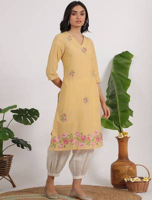 Floral embroidered thread work v-neck straight kurta 3