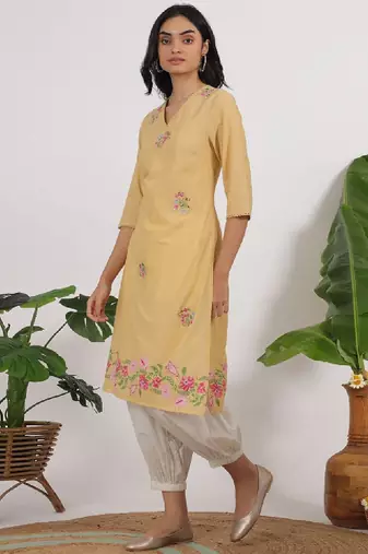 Floral embroidered thread work v-neck straight kurta
