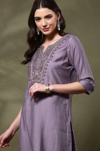 Floral yoke design notch neck thread work straight kurta