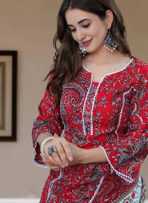 Women floral printed floral kurta 3