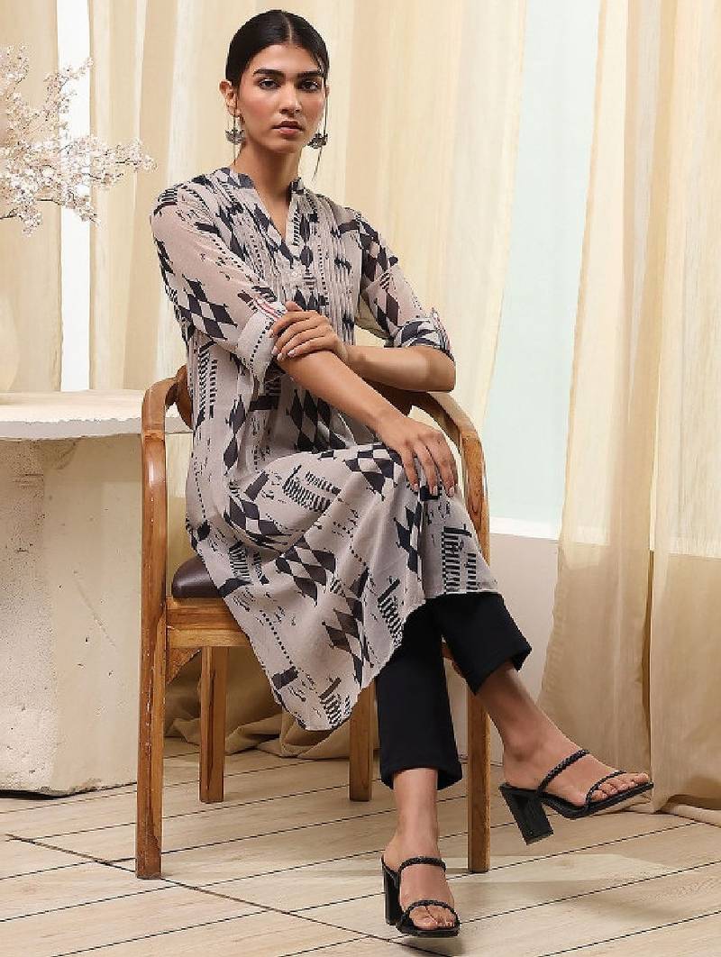 Women geometric printed daily straight kurtas