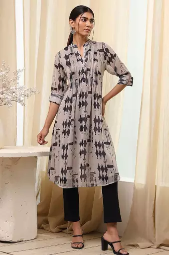 Women geometric printed daily straight kurtas