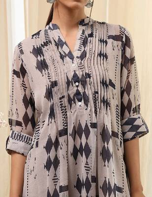 Women geometric printed daily straight kurtas 3