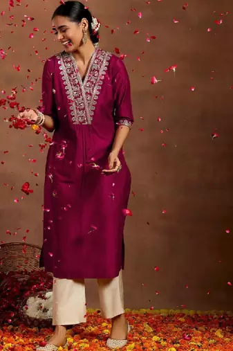 Floral yoke design v-neck sequinned straight kurta