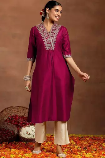 Floral yoke design v-neck sequinned straight kurta