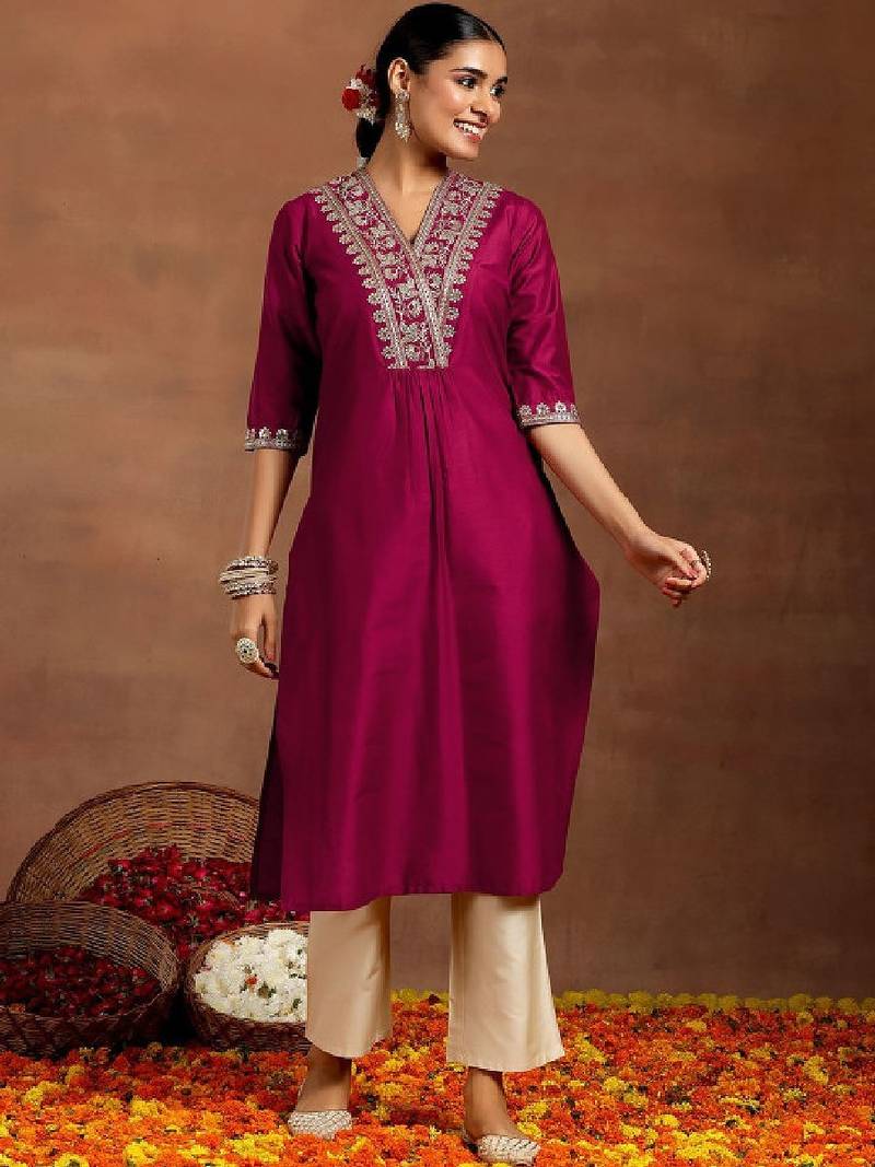 Floral yoke design v-neck sequinned straight kurta