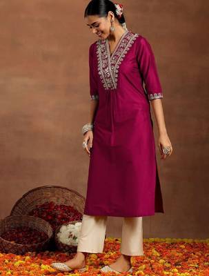 Floral yoke design v-neck sequinned straight kurta 4