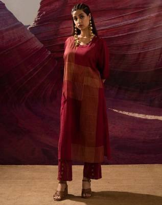 Checked round neck pure cotton straight kurta 1