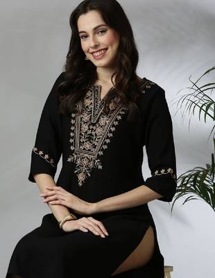 Floral yoke design notch neck thread work straight kurta 1