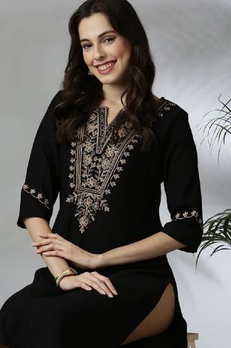 Floral yoke design notch neck thread work straight kurta