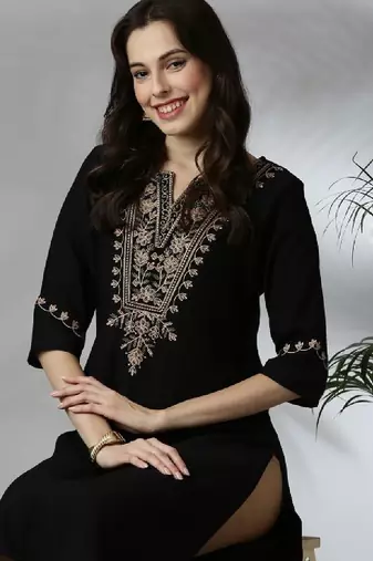 Floral yoke design notch neck thread work straight kurta
