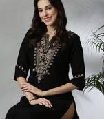 Floral yoke design notch neck thread work straight kurta