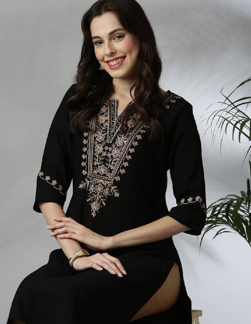 Floral yoke design notch neck thread work straight kurta