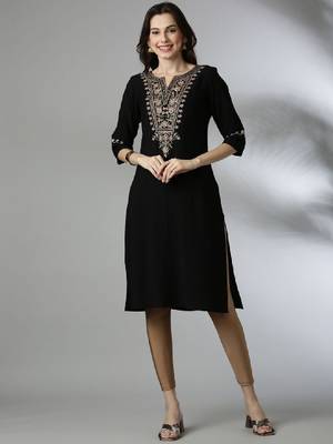 Floral yoke design notch neck thread work straight kurta 2