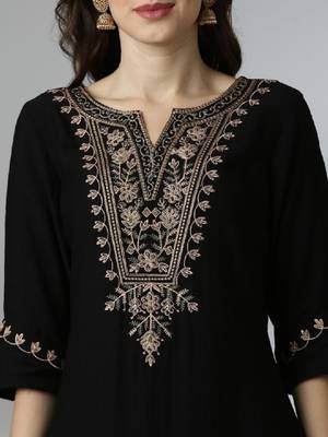 Floral yoke design notch neck thread work straight kurta 3