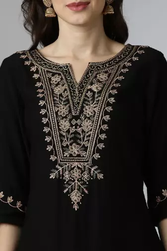 Floral yoke design notch neck thread work straight kurta