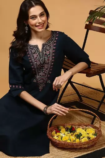 Floral yoke design notch neck straight kurta