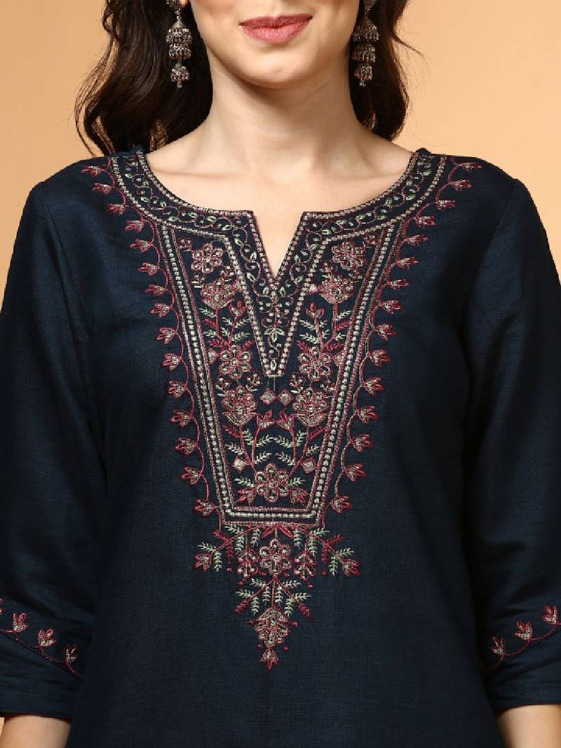 Floral yoke design notch neck straight kurta