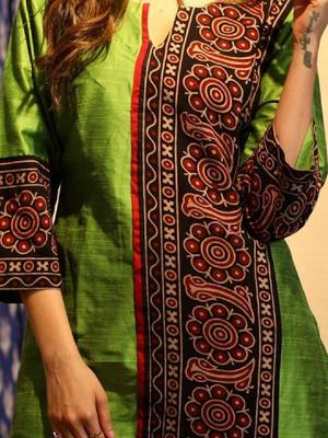 Women ethnic motifs printed daily a-line cotton flared kurta 2