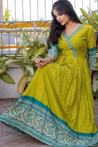 Women paisley printed thread work anarkali kurta