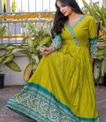 Women paisley printed thread work anarkali kurta