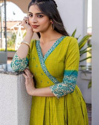 Women paisley printed thread work anarkali kurta 2