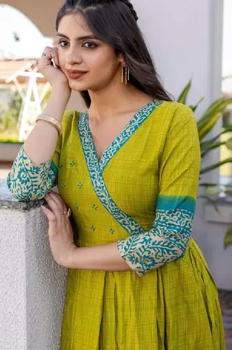 Women paisley printed thread work anarkali kurta