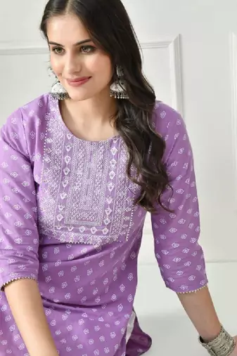Women ethnic motifs embroidered round neck straight kurta