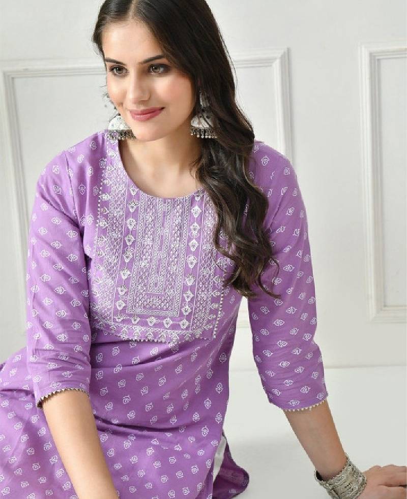 Women ethnic motifs embroidered round neck straight kurta