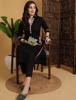 Embroidered calf length v-neck three-quarter sleeve straight kurta 1