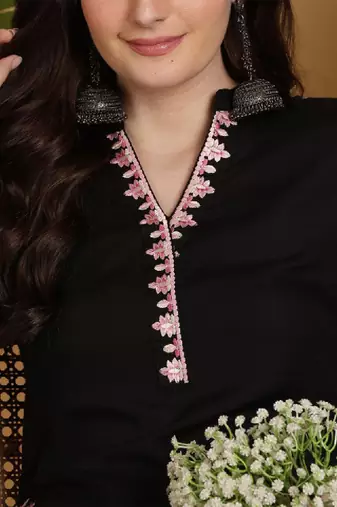 Embroidered calf length v-neck three-quarter sleeve straight kurta